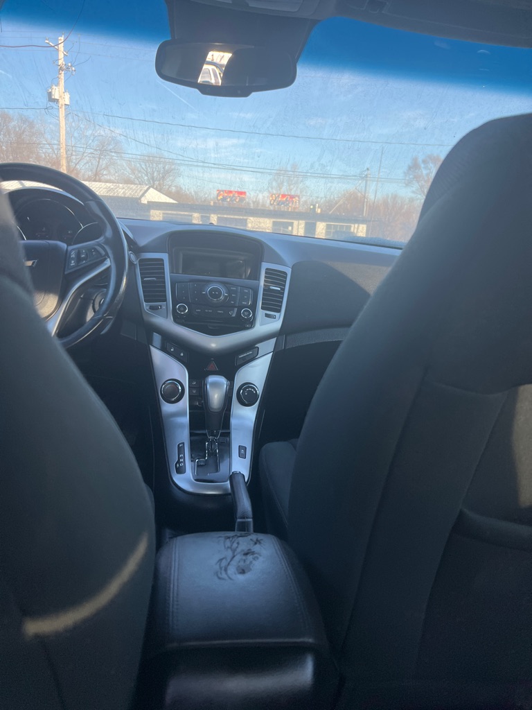 Photo 11 of this CHEVROLET CRUZE