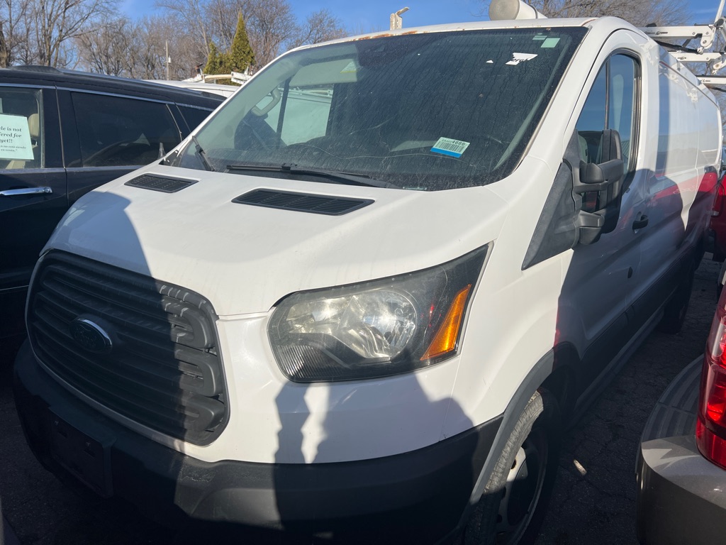 Photo 2 of this FORD TRANSIT