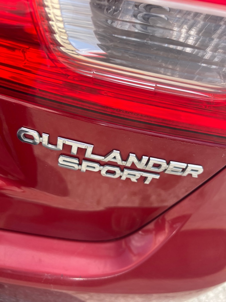 Photo 9 of this MITSUBISHI OUTLANDER SPORT