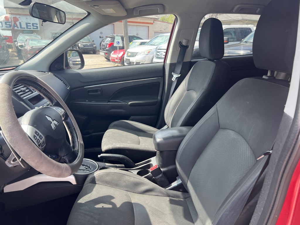 Photo 18 of this MITSUBISHI OUTLANDER SPORT
