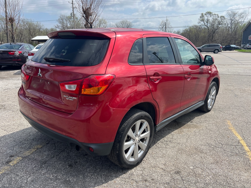 Photo 5 of this MITSUBISHI OUTLANDER SPORT