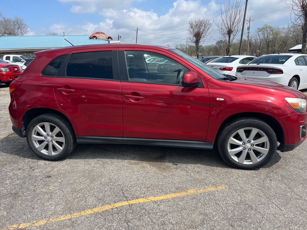 Photo 4 of this MITSUBISHI OUTLANDER SPORT