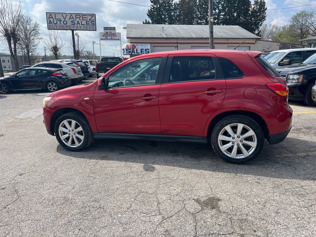 Photo 8 of this MITSUBISHI OUTLANDER SPORT