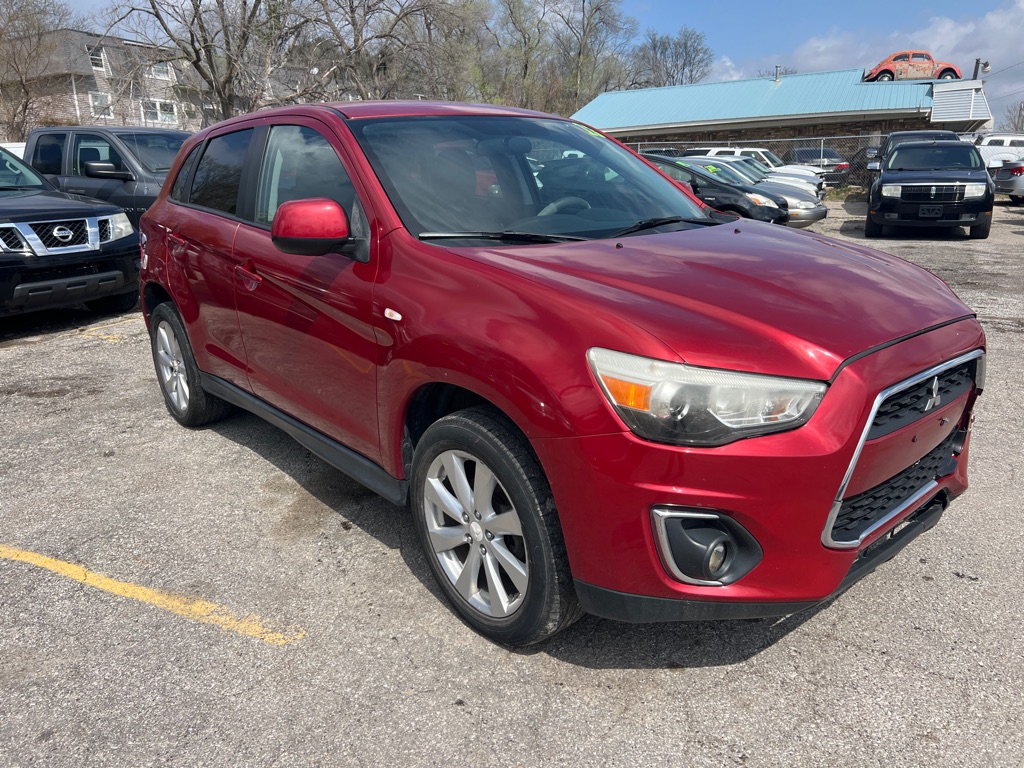 Photo 3 of this MITSUBISHI OUTLANDER SPORT