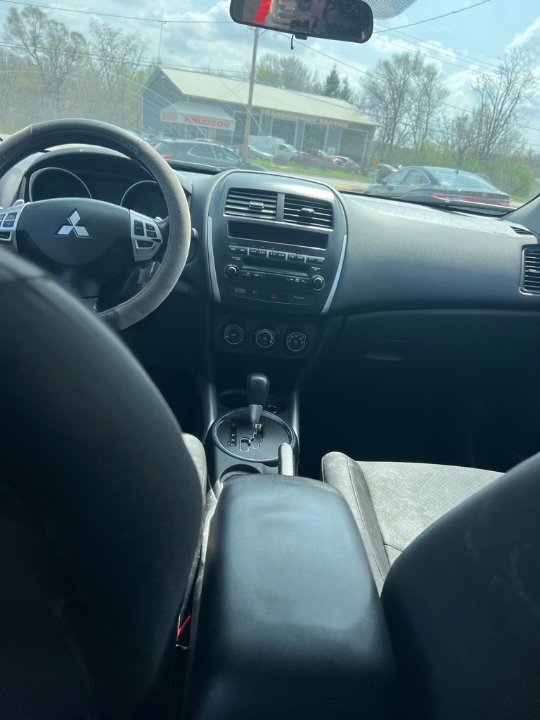 Photo 14 of this MITSUBISHI OUTLANDER SPORT