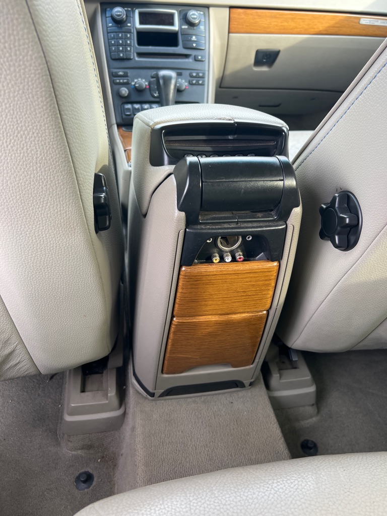 Photo 14 of this VOLVO XC90
