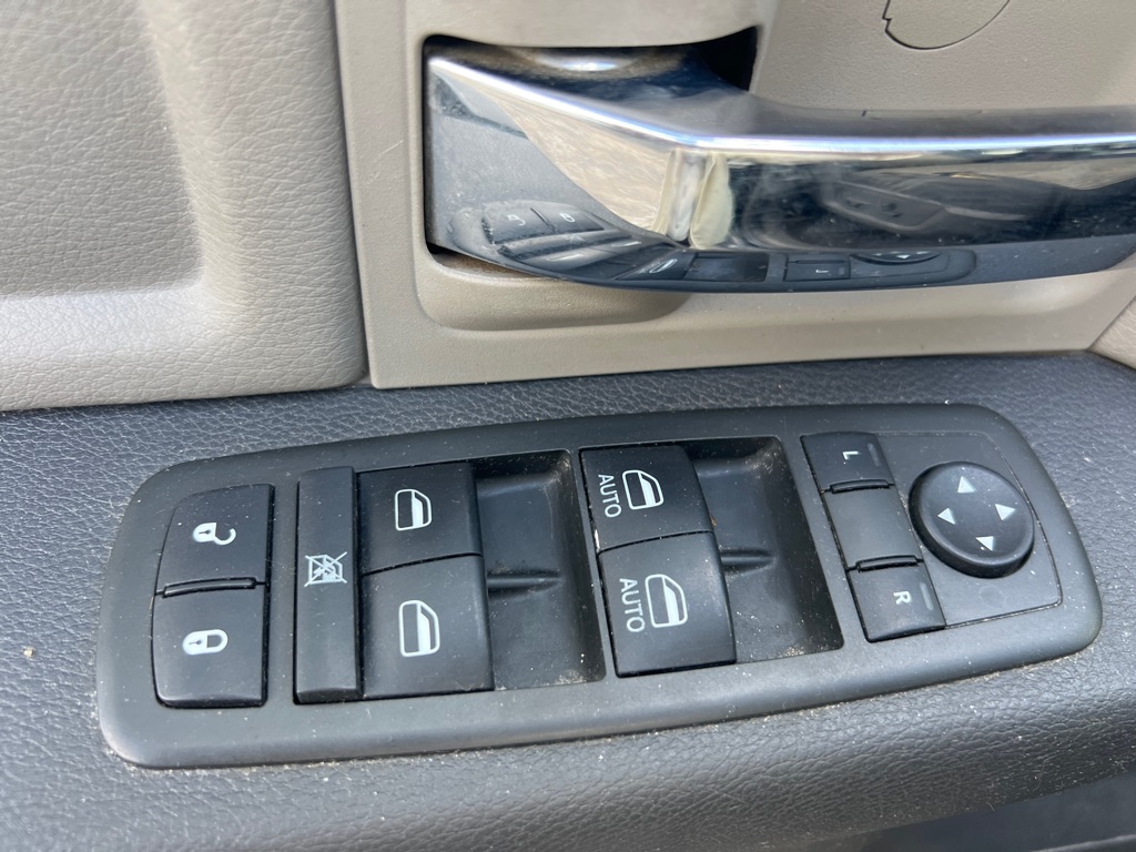 Photo 17 of this DODGE RAM 1500