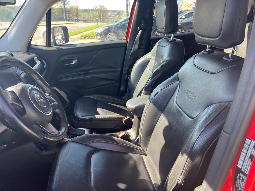 Photo 13 of this JEEP RENEGADE