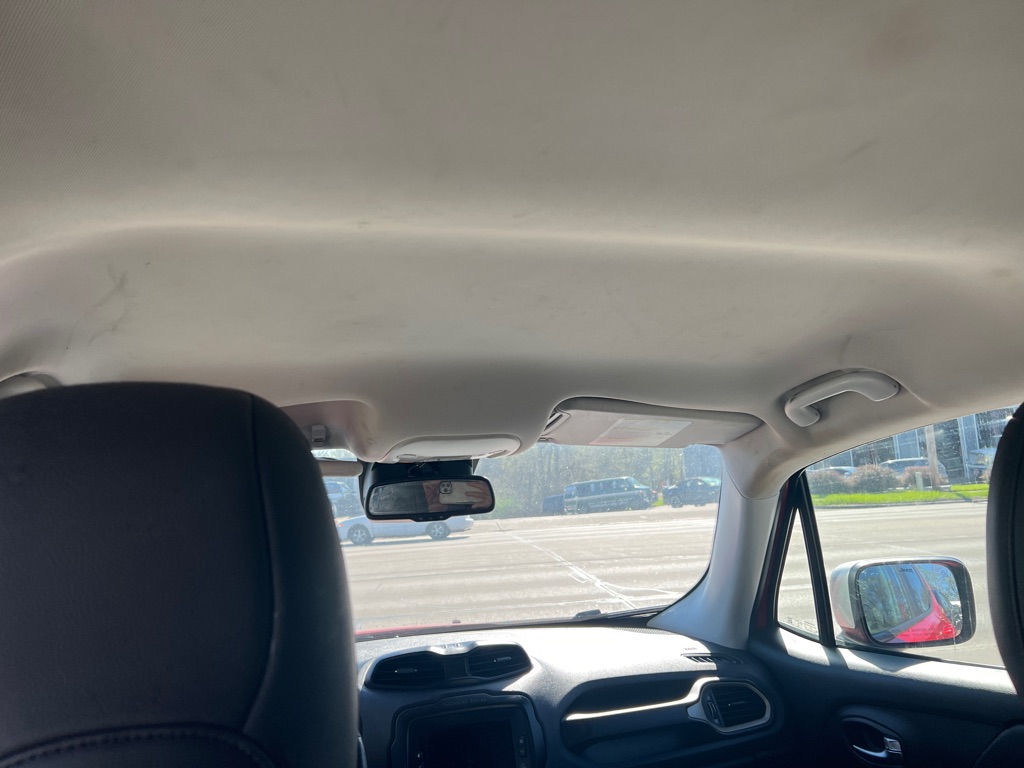 Photo 10 of this JEEP RENEGADE
