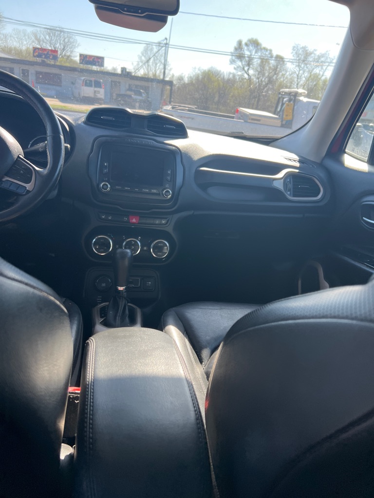 Photo 11 of this JEEP RENEGADE