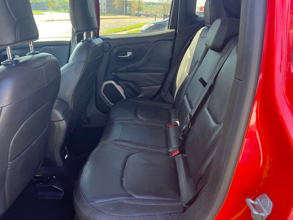 Photo 9 of this JEEP RENEGADE