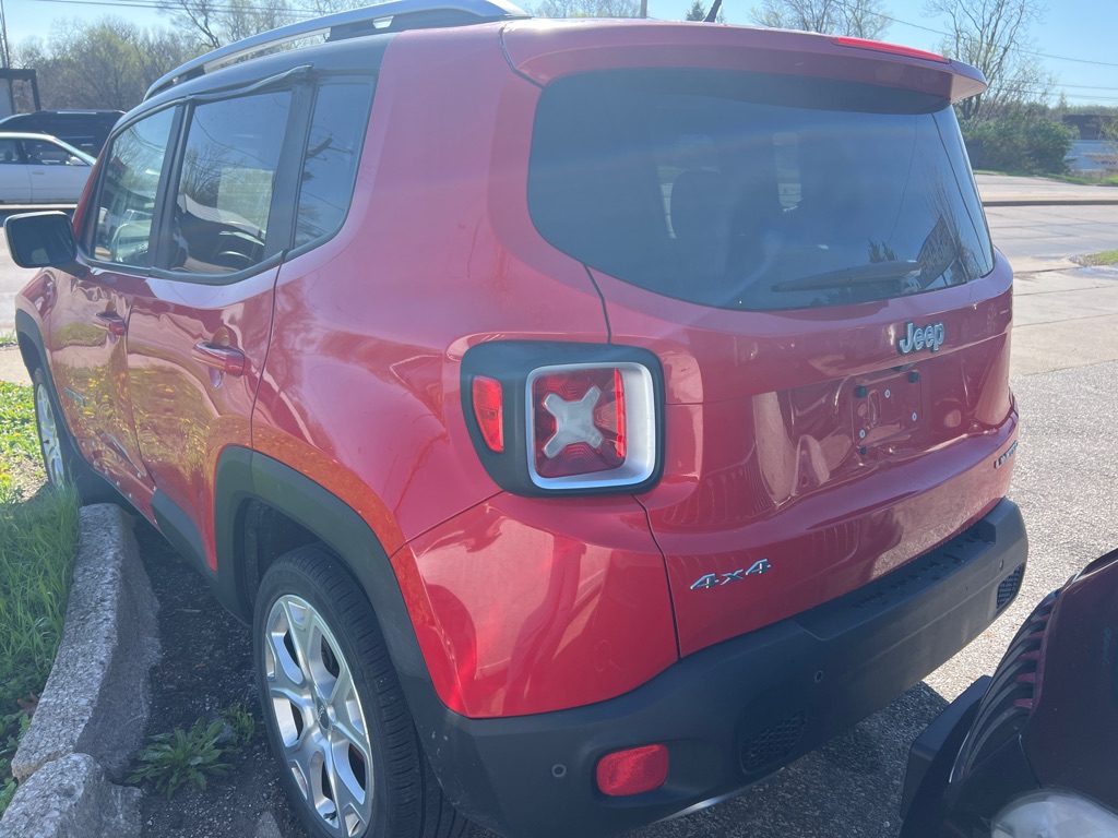 Photo 8 of this JEEP RENEGADE