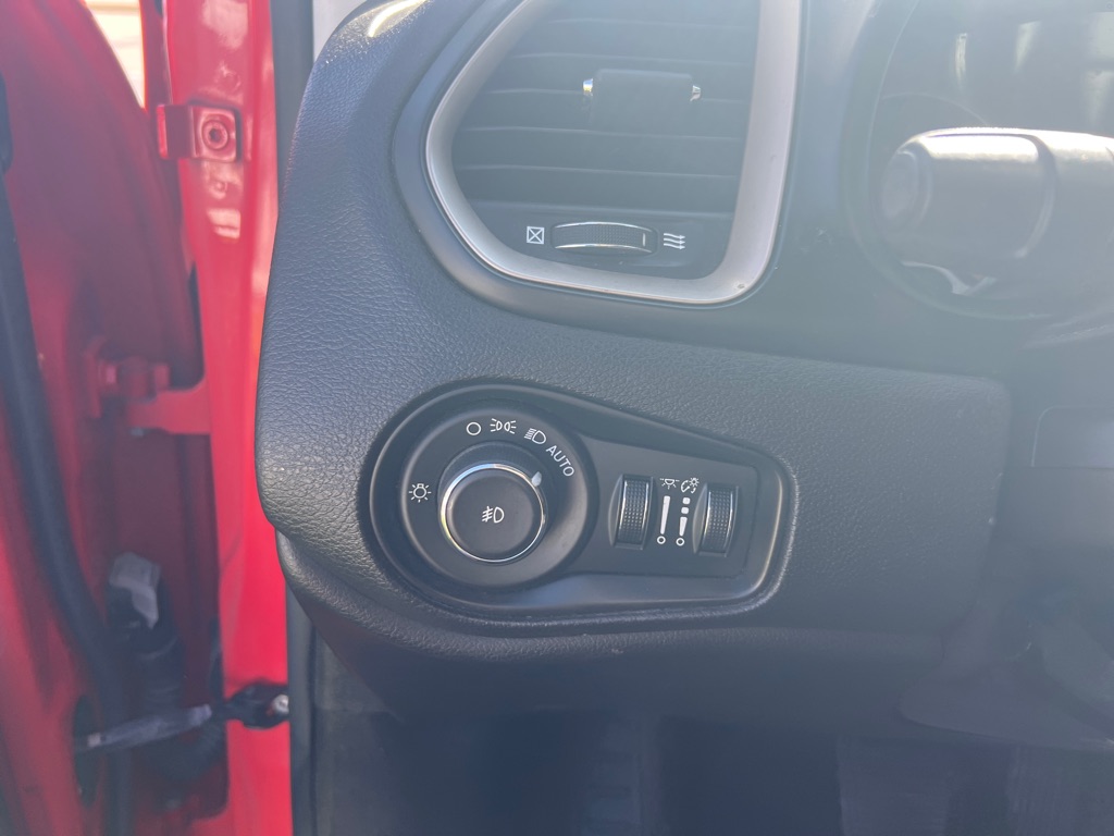 Photo 15 of this JEEP RENEGADE