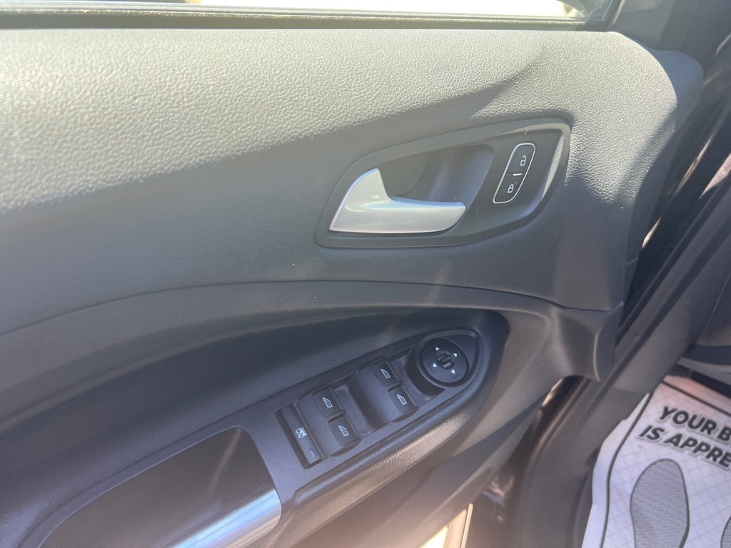 Photo 13 of this FORD ESCAPE