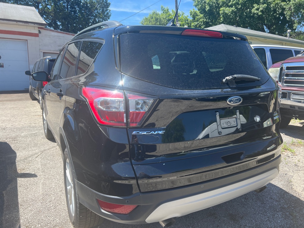 Photo 5 of this FORD ESCAPE