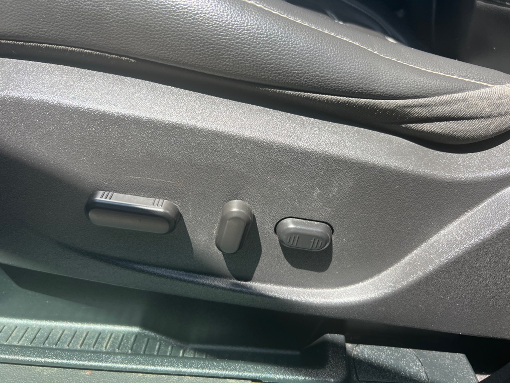 Photo 12 of this FORD ESCAPE