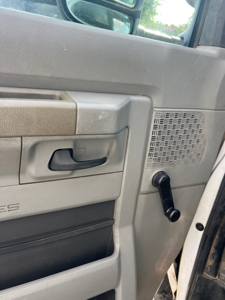 Photo 3 of this FORD ECONOLINE