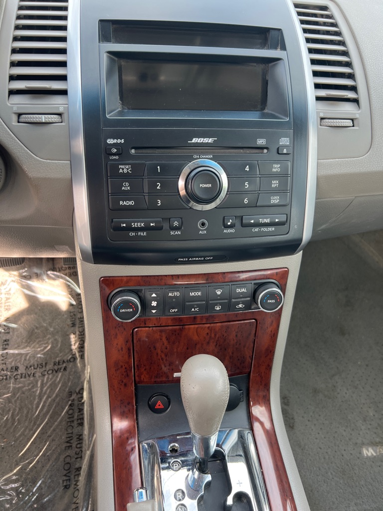 Photo 13 of this NISSAN MAXIMA