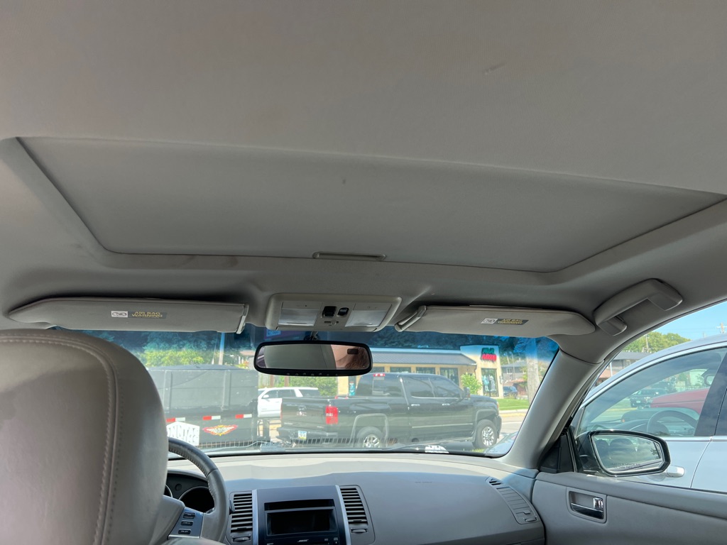 Photo 8 of this NISSAN MAXIMA
