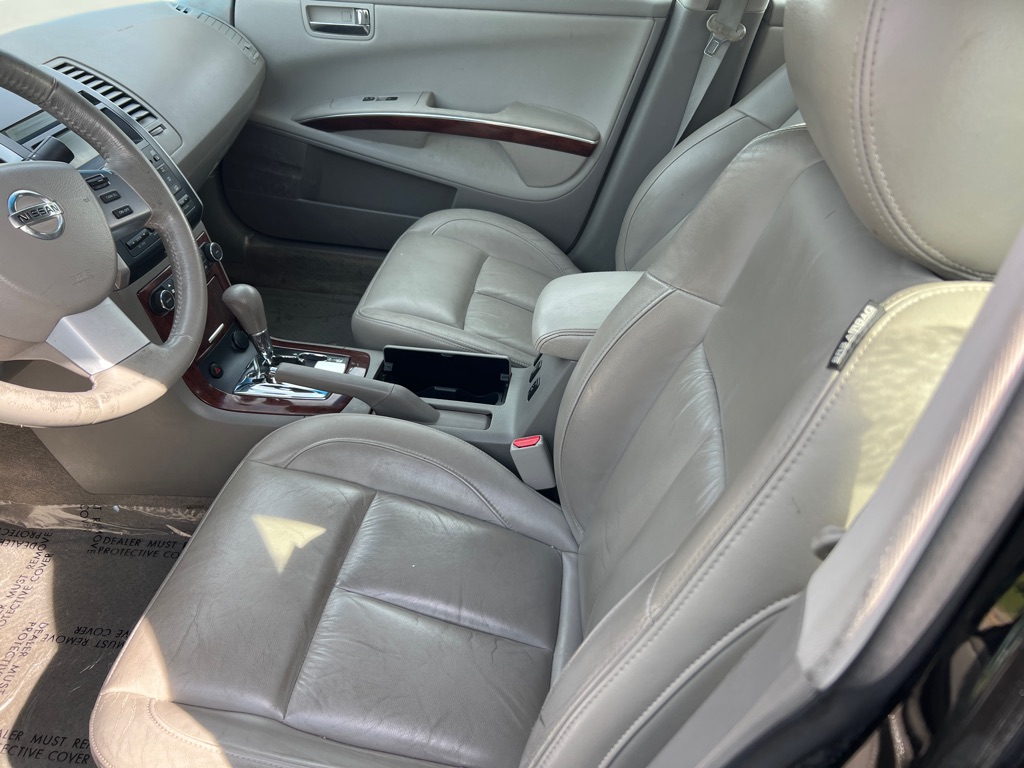 Photo 12 of this NISSAN MAXIMA