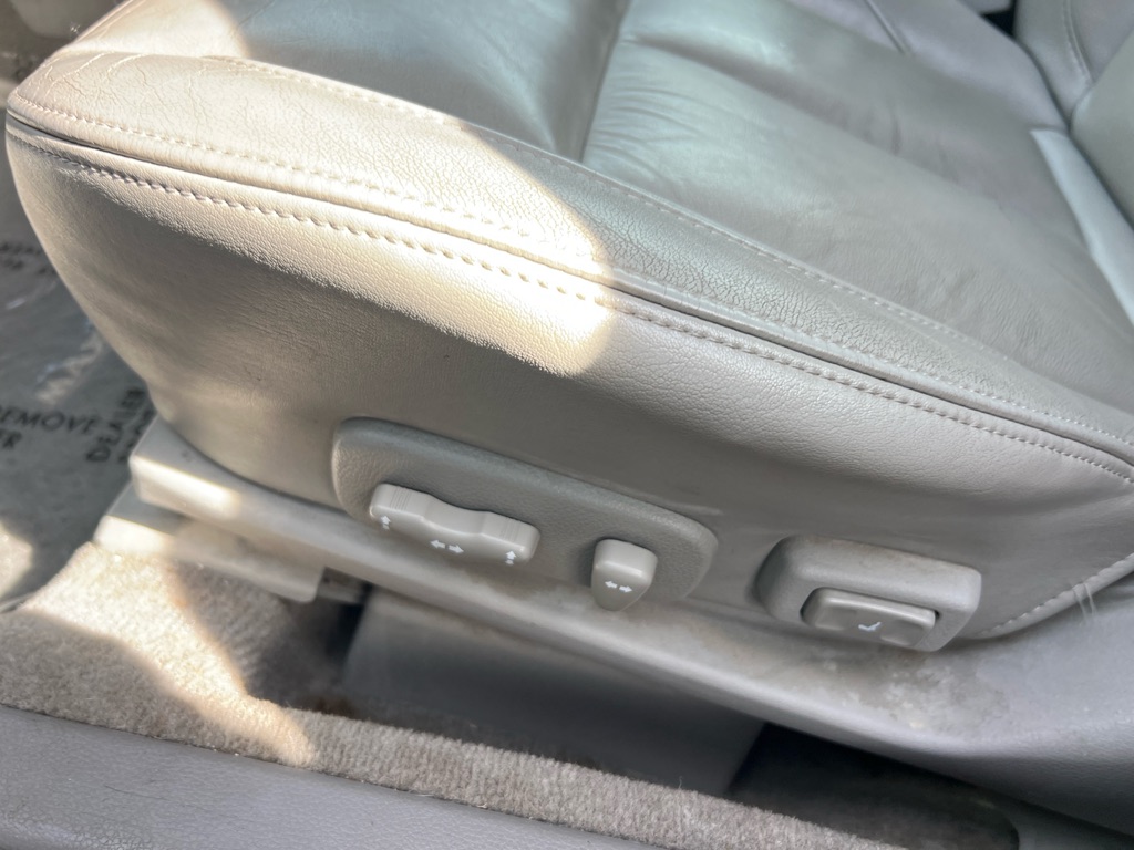 Photo 11 of this NISSAN MAXIMA