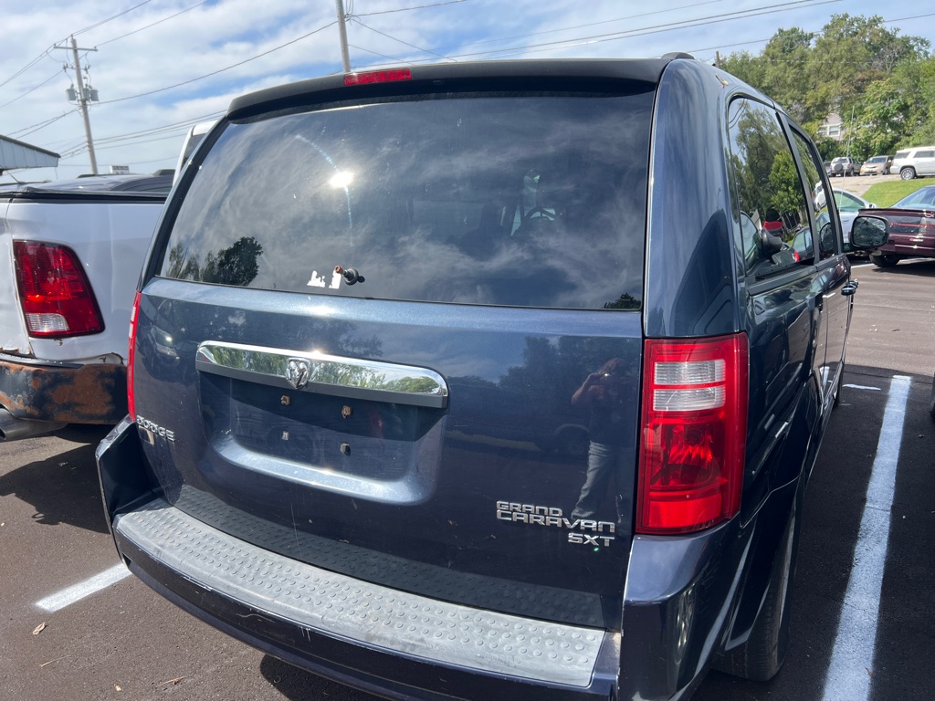 Photo 6 of this CHRYSLER TOWN & COUNTRY