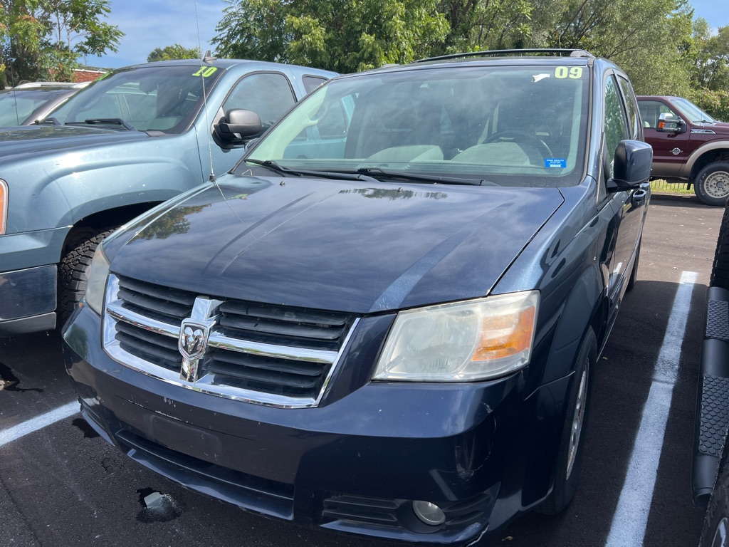 Photo 3 of this CHRYSLER TOWN & COUNTRY