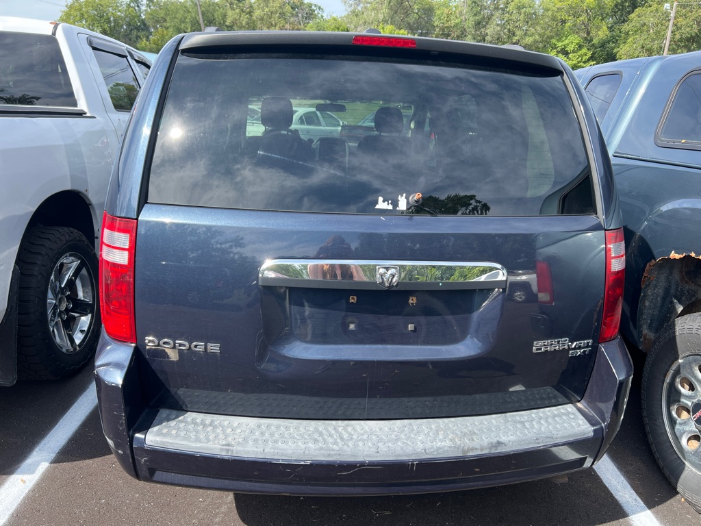 Photo 4 of this CHRYSLER TOWN & COUNTRY