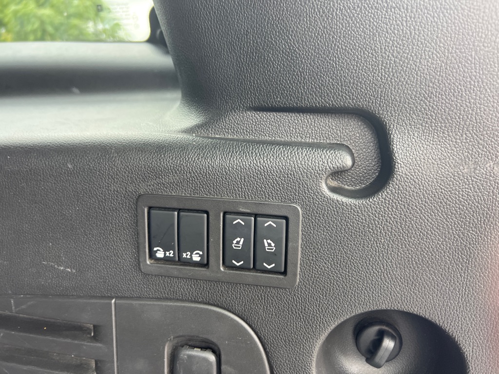 Photo 10 of this GMC YUKON XL