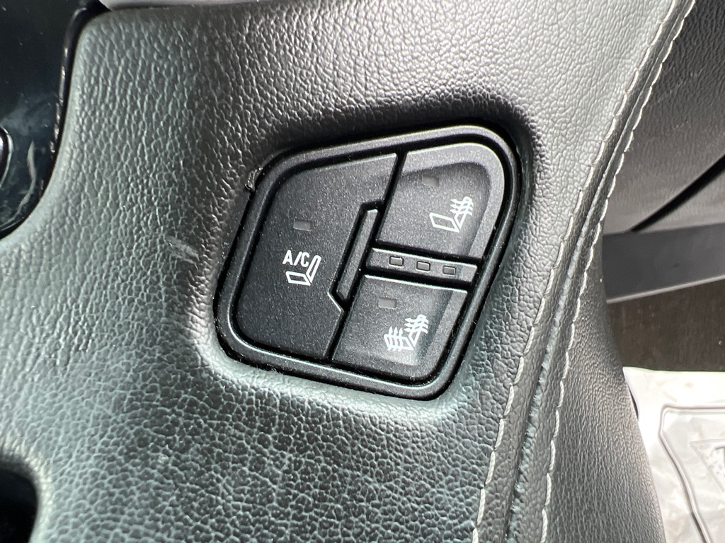 Photo 17 of this GMC YUKON XL