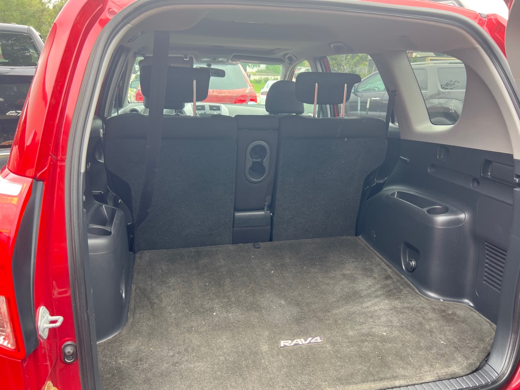 Photo 7 of this TOYOTA RAV4