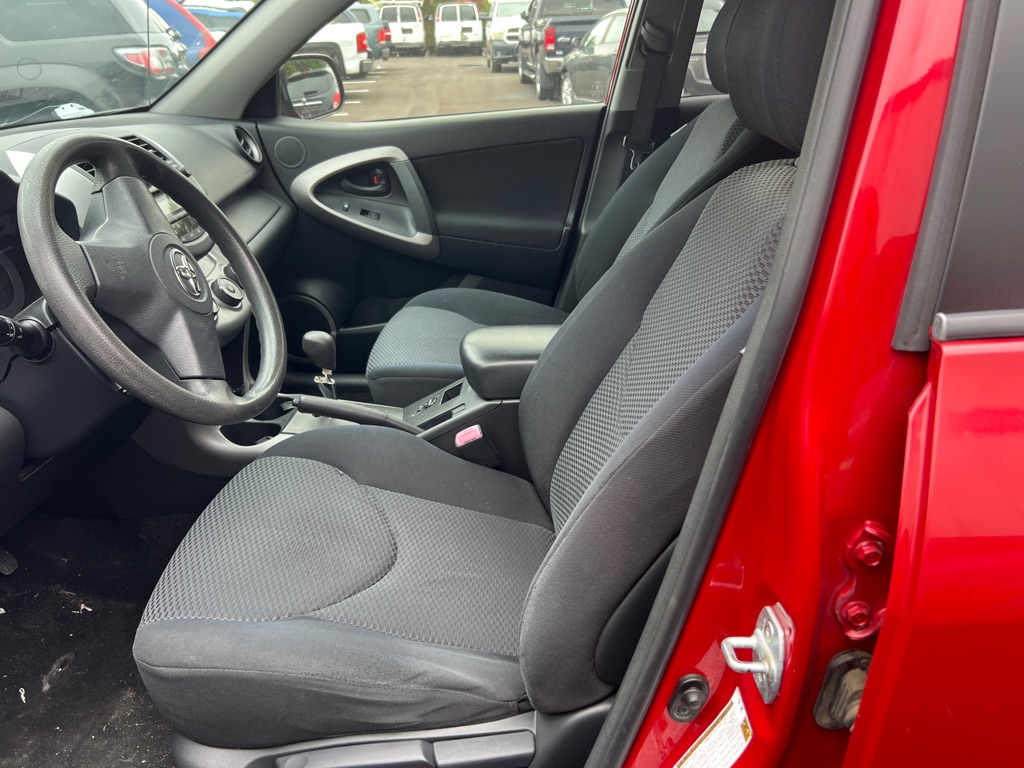 Photo 9 of this TOYOTA RAV4