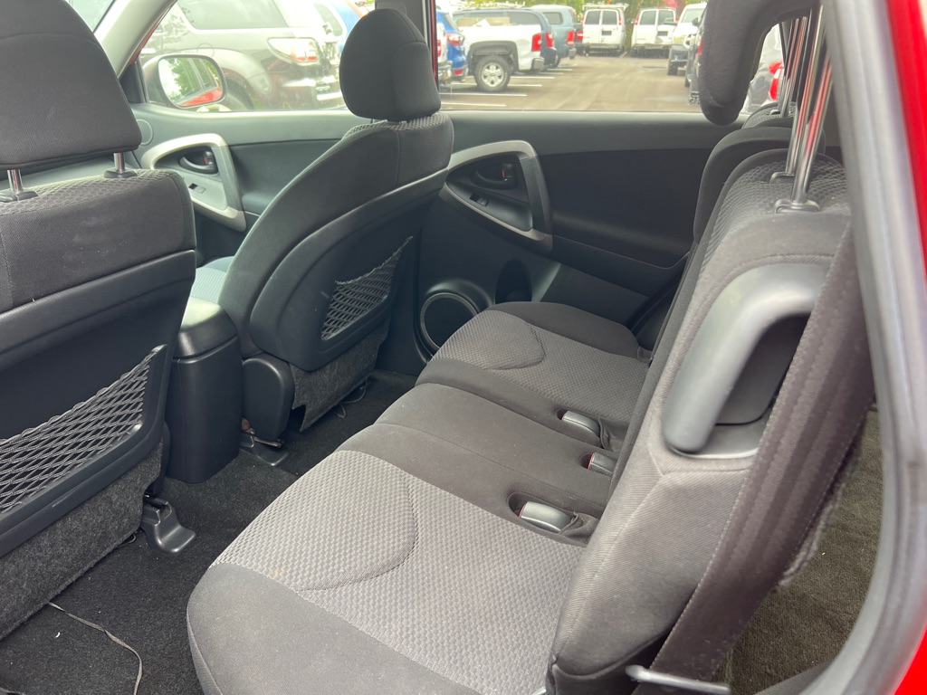 Photo 8 of this TOYOTA RAV4