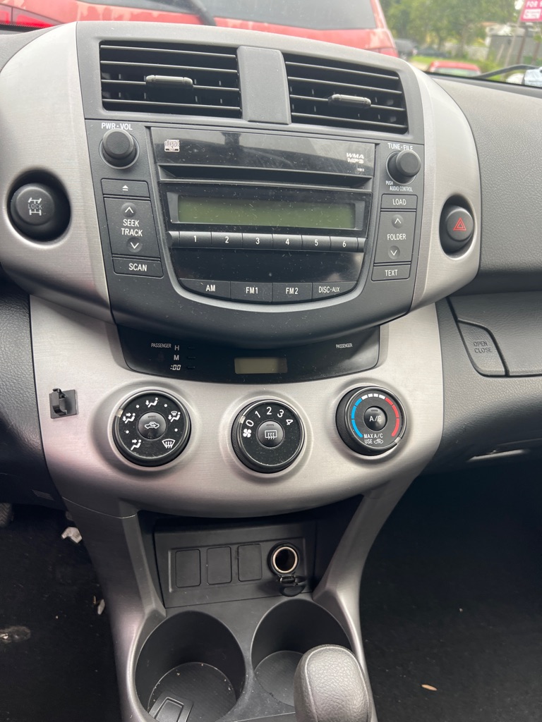 Photo 13 of this TOYOTA RAV4