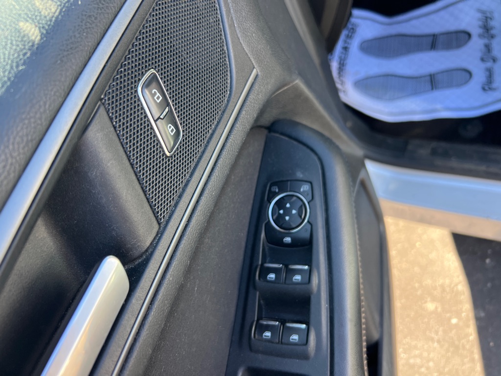 Photo 14 of this FORD EDGE
