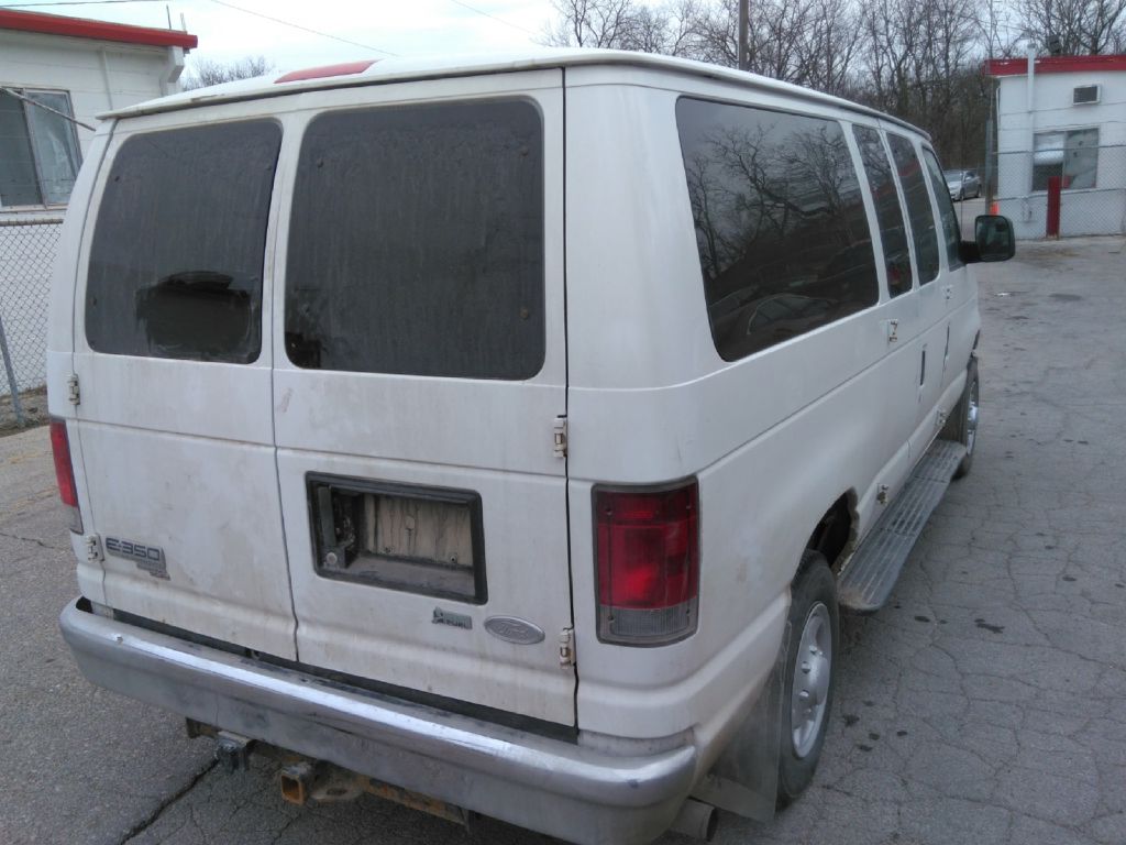Photo 3 of this FORD ECONOLINE