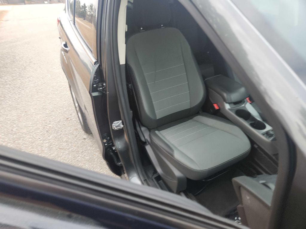 Photo 19 of this FORD ESCAPE
