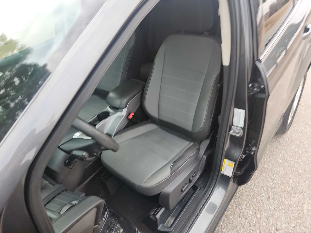 Photo 14 of this FORD ESCAPE