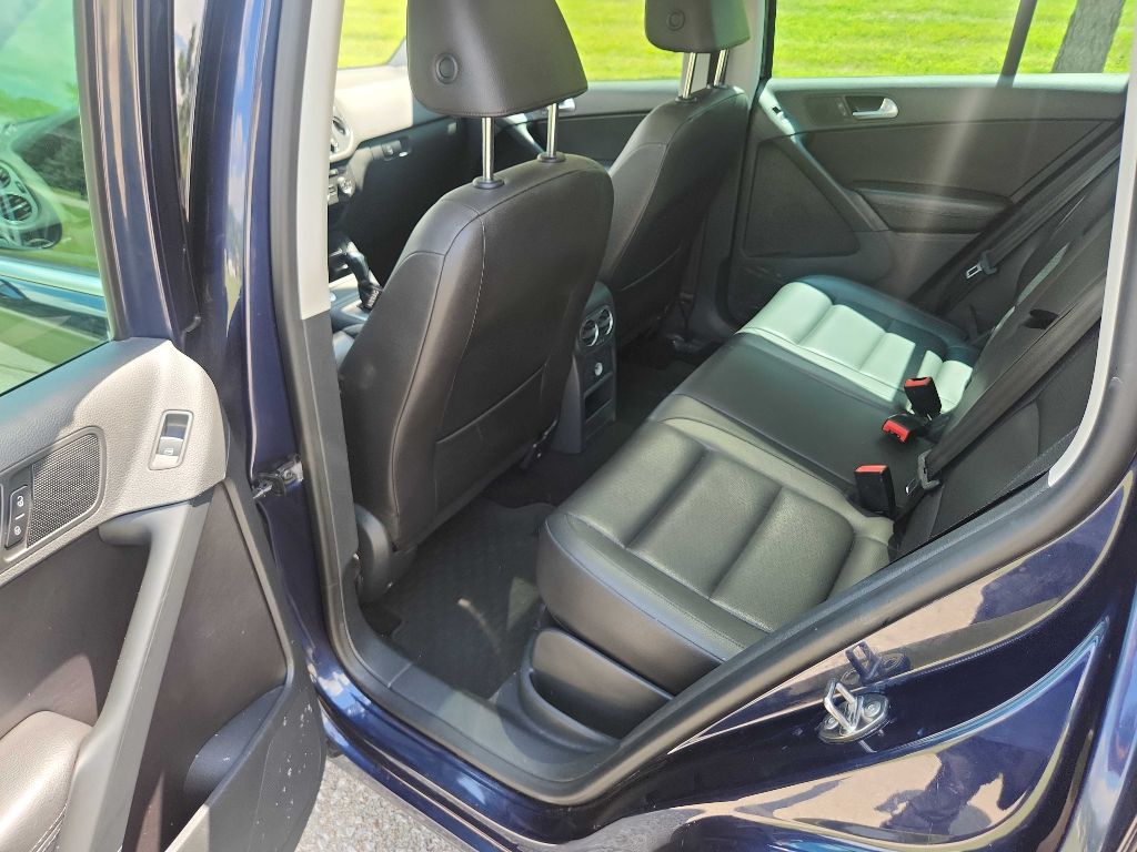 Photo 15 of this VOLKSWAGEN TIGUAN