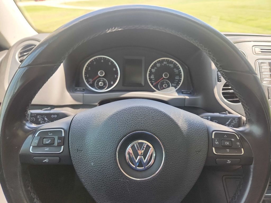 Photo 12 of this VOLKSWAGEN TIGUAN