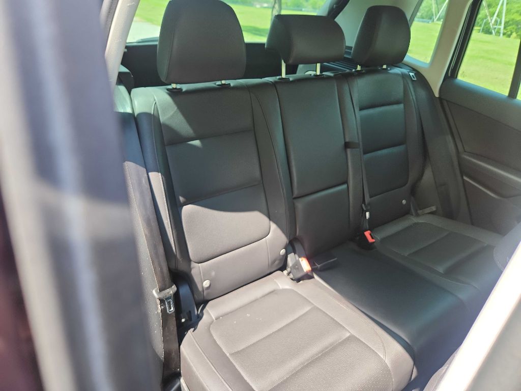 Photo 18 of this VOLKSWAGEN TIGUAN