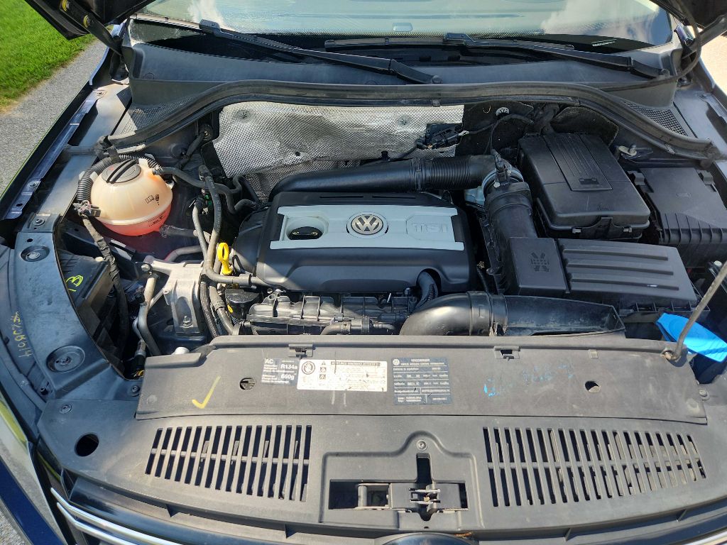 Photo 8 of this VOLKSWAGEN TIGUAN