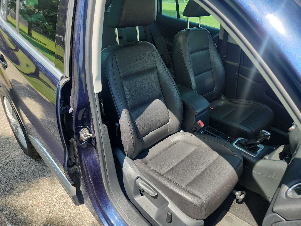 Photo 20 of this VOLKSWAGEN TIGUAN