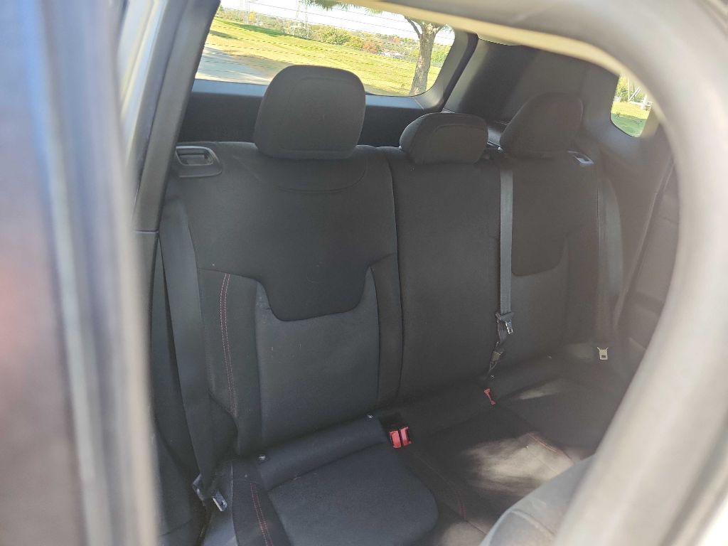 Photo 18 of this JEEP RENEGADE