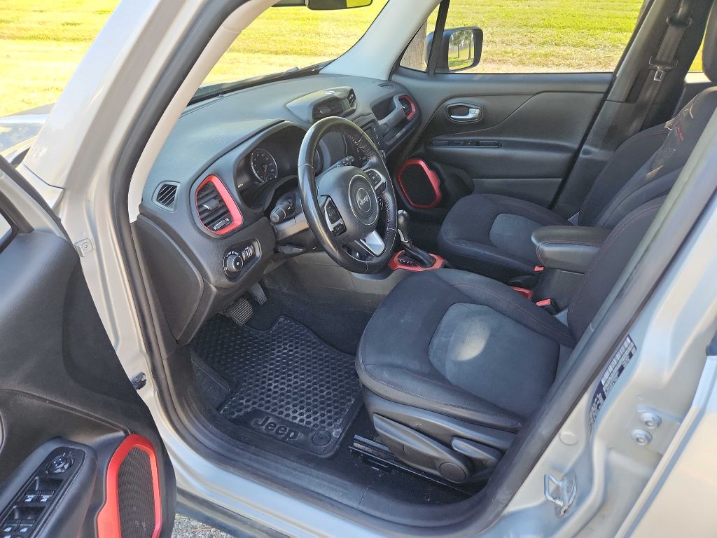 Photo 13 of this JEEP RENEGADE