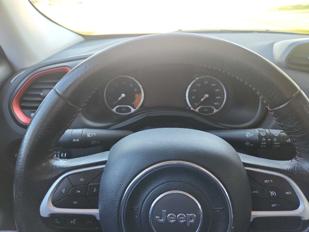 Photo 12 of this JEEP RENEGADE
