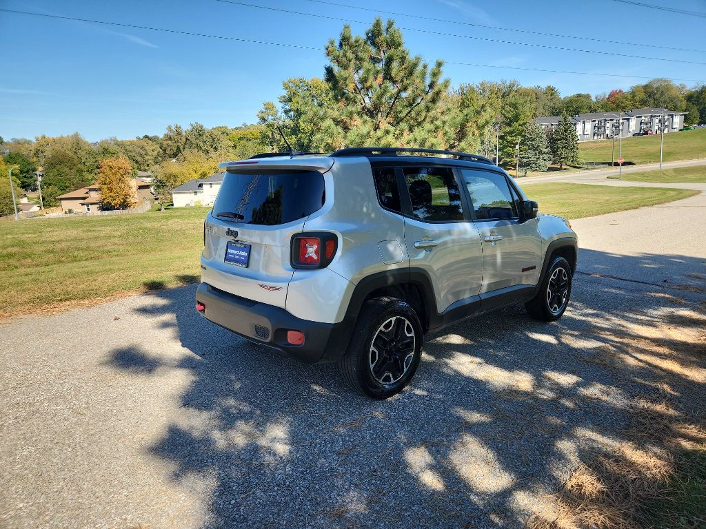 Photo 5 of this JEEP RENEGADE