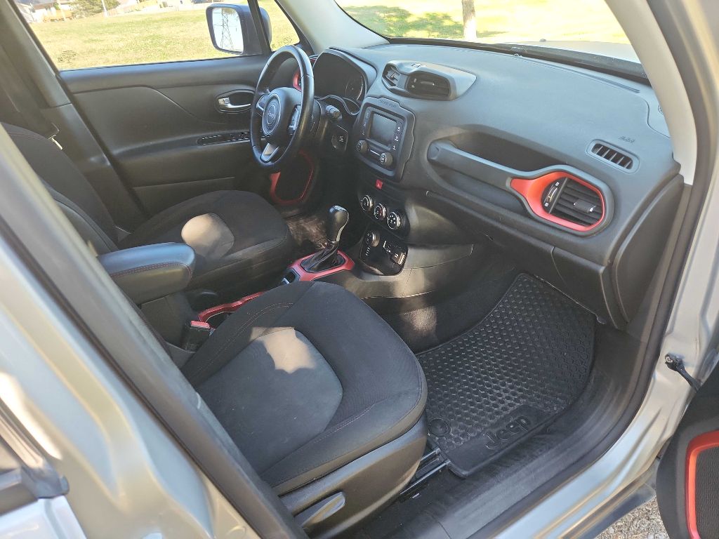 Photo 19 of this JEEP RENEGADE
