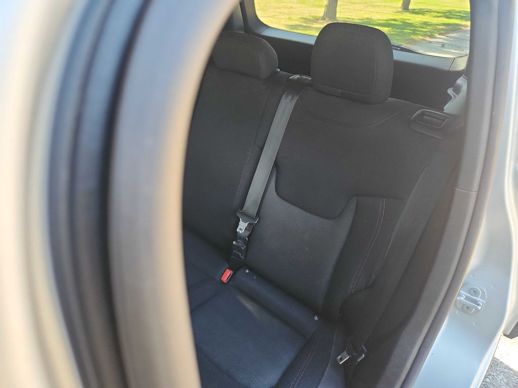 Photo 16 of this JEEP RENEGADE