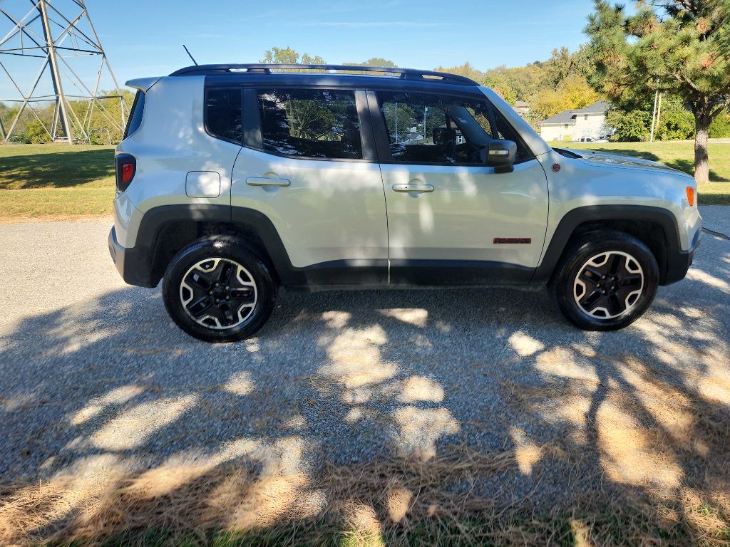 Photo 4 of this JEEP RENEGADE